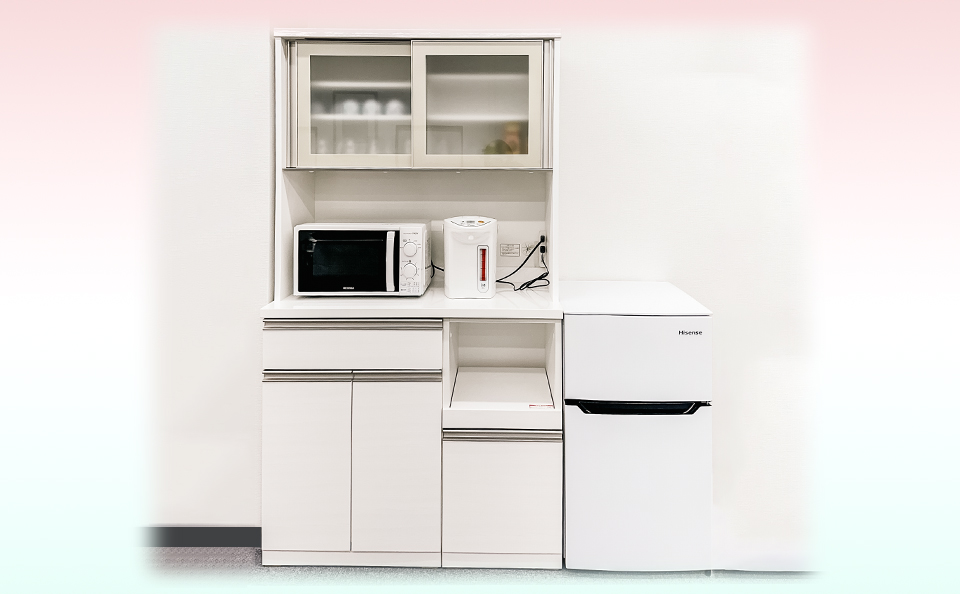 電子レンジ、電気ポット、冷蔵庫