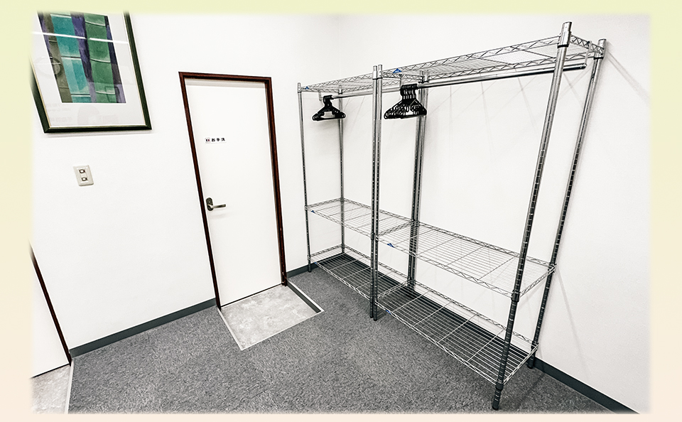 電子レンジ、電気ポット、冷蔵庫